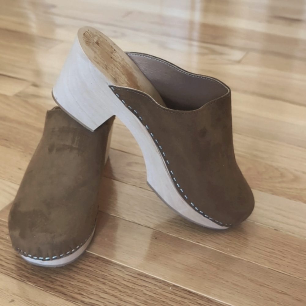 Novacas vegan clogs size 38 (7.5-8)